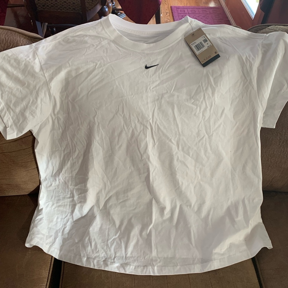 Brand New with tags Women’s 3x Nike T